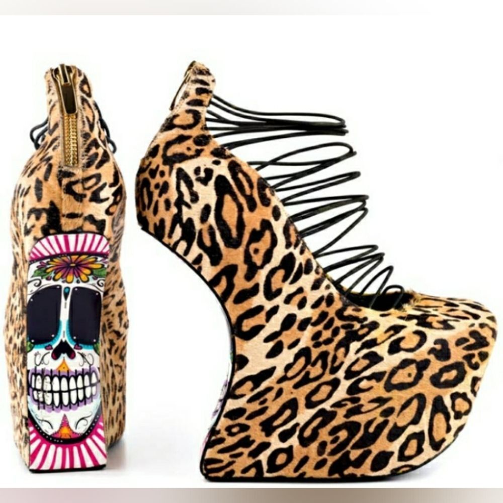 Taylor says Leopard heeless wedges